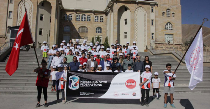 Hakkari’de 'Sağlık için Beraber Yürüyelim' etkinliği