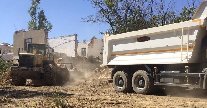 Tehlike Saçan Metruk Yapılar Yıkılıyor