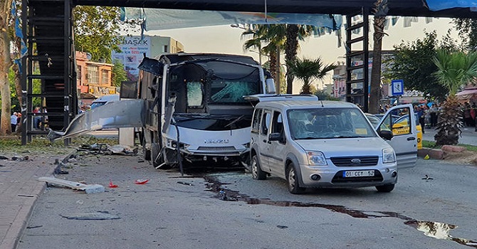 Özel harekat aracına bombalı saldırı: 1'i polis, 5 yaralı