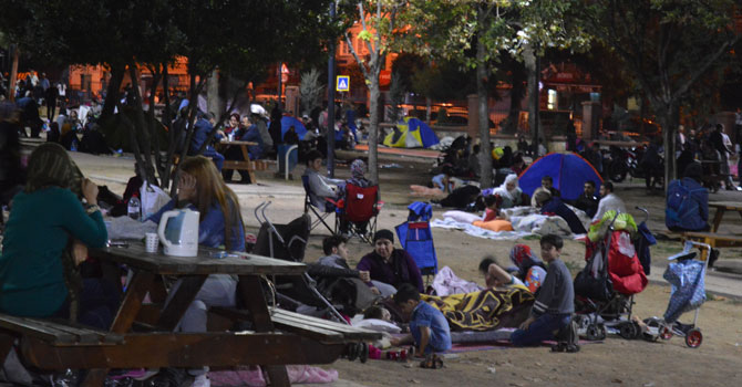 İstanbullular geceyi parklarda geçirdi