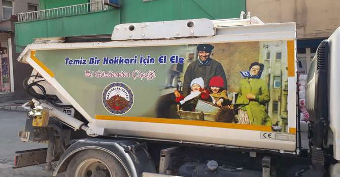 Hakkari'de Kemal Sunal'ın posterleriyle çevre mesajı