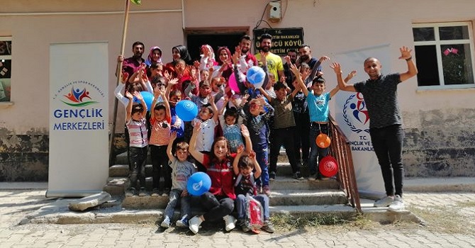 Hakkarili gençlerden örnek davranış