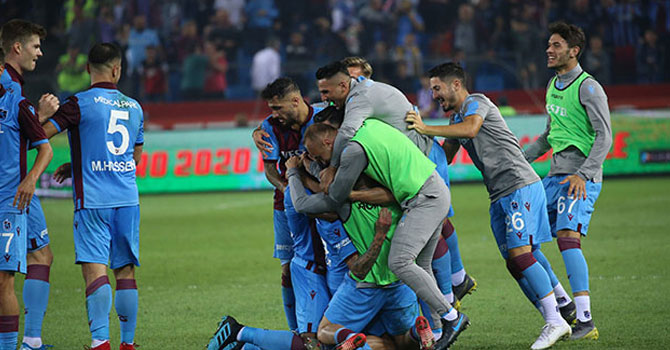 Trabzonspor, kendi sahasında Beşiktaş'ı 4-1 mağlup etti