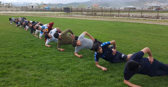 25 öğrenciden 18'ini üniversiteli yaptı