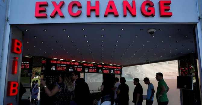 Dolara hücum hız kesmiyor