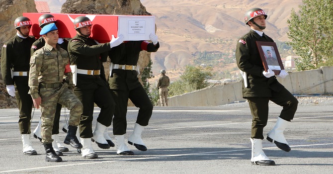 Hakkari'de şehit asker için tören düzenlendi