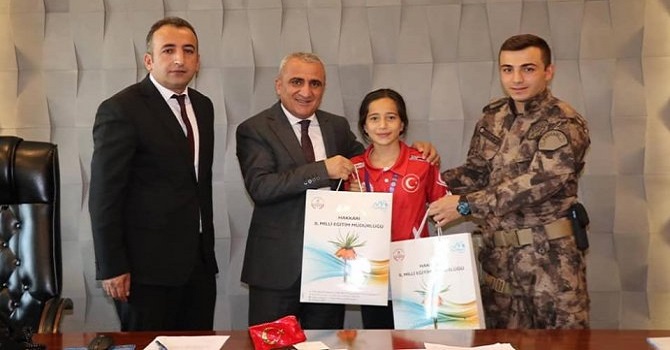 Müdür Gür, dünya şampiyonu Tatlı’yı tebrik etti