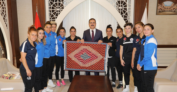 Hakkari Gücü'nden Vali Akbıyık'a ziyaret!