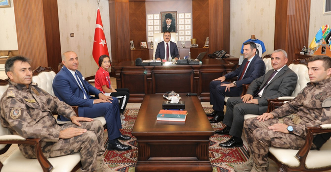 Vali Akbıyık, dünya şampiyonu olan Tatlı'yı kabul etti