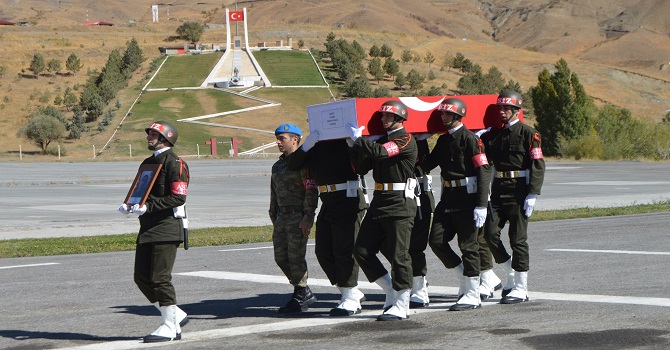 Hakkari'de yıldırım düşmesi sonucu bir asker şehit oldu