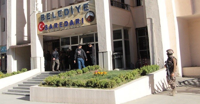 Hakkari ve Yüksekova Belediye başkanları gözaltına alındı