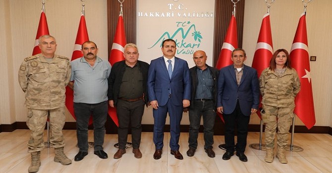 Şehit ailelerinden Vali Akbıyık'a ziyaret