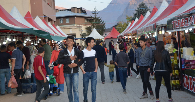 Hakkari’de yöresel ürün fuarına yoğun ilgi!