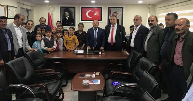 İşadamı Karahanlı’dan şehit çocuklarına kırtasiye yardımı