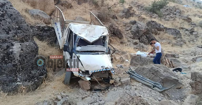 Hakkari ve Derecikte trafik kazası: 1 ölü 6 yaralı
