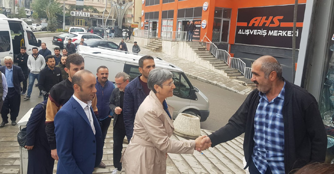 HDP Milletvekilleri Güven ve Dede'den esnaf ziyareti