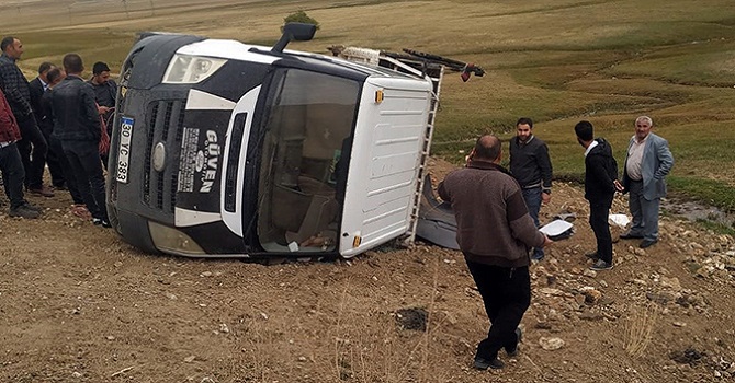 Yüksekova'da maddi hasarlı kaza
