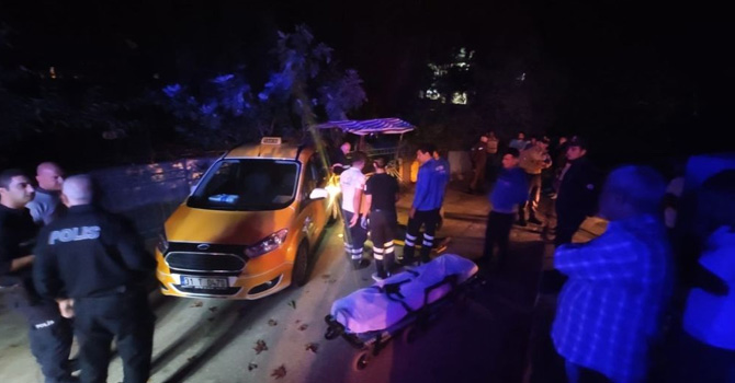 El frenini çekmeyi unuttuğu taksisinin altında can verdi