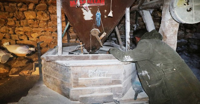Hakkari'de tarihi su değirmeni 100 yıldır dönüyor