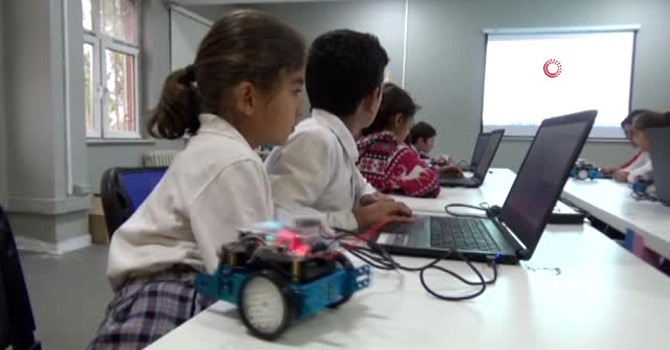 Köy çocukları için 'robotik kodlama sınıfı' açıldı