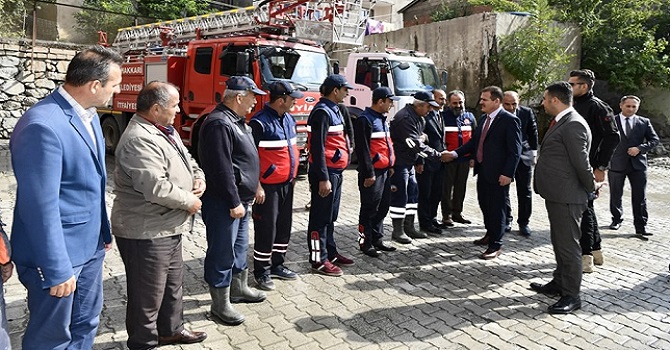 Vali Akbıyık, belediye birimlerini ziyaret etti