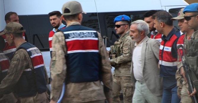 Yerine kayyum atanan HDP'li başkan tutuklandı