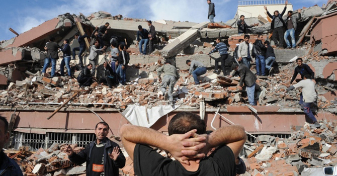 Van depreminin üzerinden 8 yıl geçti