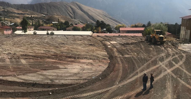 Hakkari belediyesi servisler için yeni park alanı yaptı