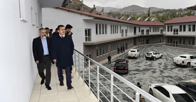 Vali Akbıyık, İŞGEM binasında incelemelerde bulundu