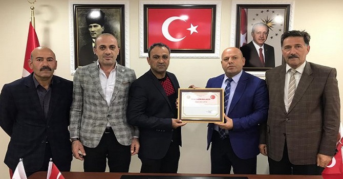 Başkan Er’den Sefer Çiftçi’ye Teşekkür Belgesi