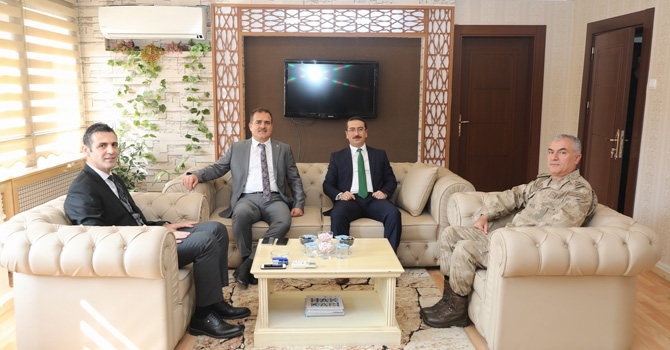 Vali Akbıyık'tan Cumhuriyet Başsavcısı Çınar'a bebek tebrik ziyareti