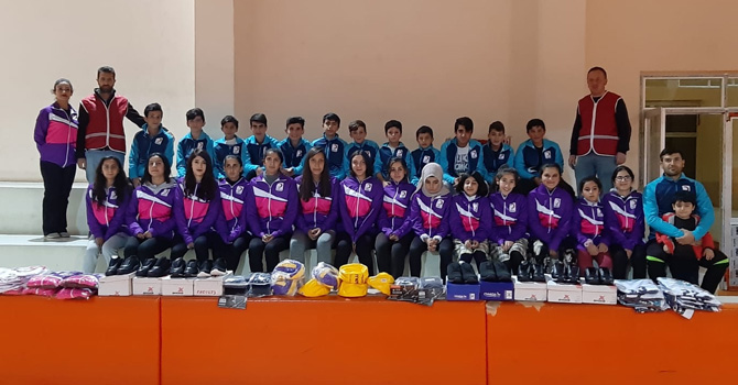 Kızılay Hakkari Şubesinden Voleybol takımına destek