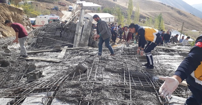 Yüksekova'da inşaat çöktü: 7 yaralı