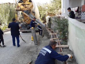 Hakkari belediyesi ekipleri su kanallarında çalışma başlattı