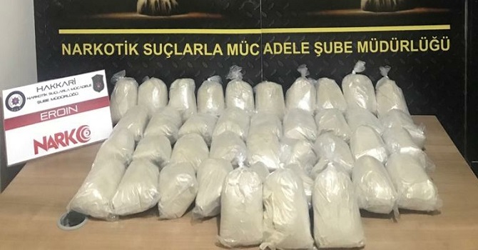 Hakkari'de uyuşturucu operasyonu kameraya böyle yansıdı