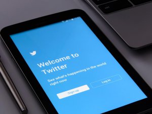 Twitter, resmi diller arasına Kürtçe'yi de ekledi