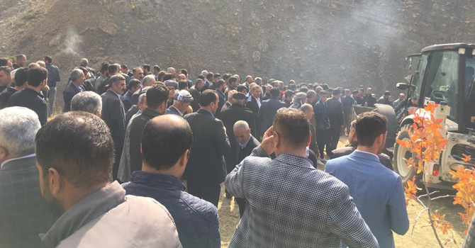 Hakkari- Van yolundaki kazada ölen 3 kişi toprağa verildi