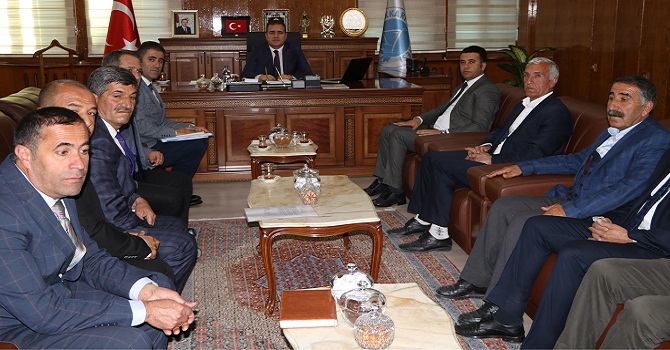 Vali Akbıyık, mahalle muhtarları ile bir araya geldi