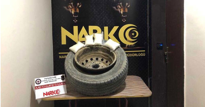 Araçlardaki süt kutusu ve lastikten uyuşturucu çıktı