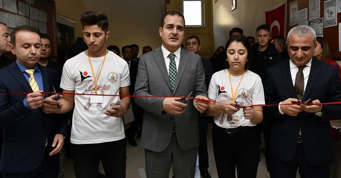 Hakkari'de TÜBİTAK 4006 bilim fuarı!