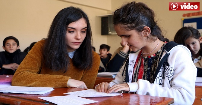 Reyhan öğretmen, Hakkari'de görmeyen öğrencisine ışık oldu