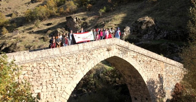 Öğrenciler Nehri köyünü gezdi