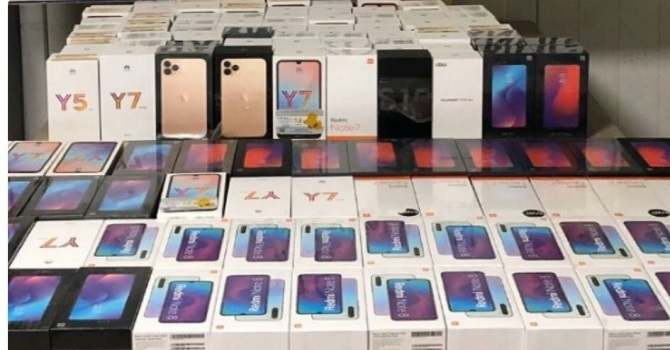 Derecik'te 138 adet gümrük kaçağı cep telefonu ele geçirildi