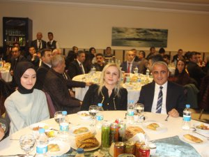 Hakkari'de öğretmenler onuruna yemek verildi