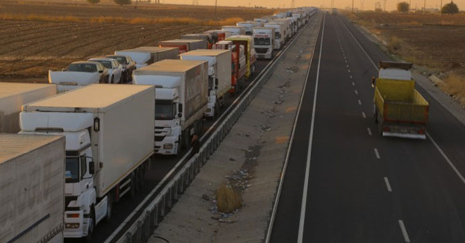 Habur’daki TIR kuyruğu Cizre'ye ulaştı