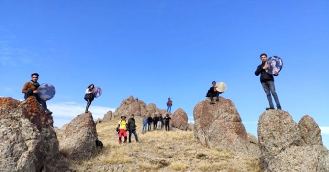 Yüksekovalı öğrenciler 2 bin 870 rakımda erbane çaldı