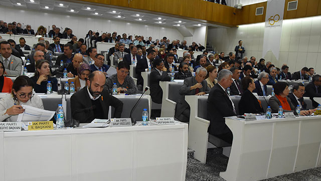 İzmir'de Büyükşehir Belediyesi suya yüzde 15 zam yaptı