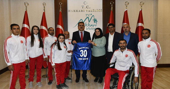 Sümbül Engellilerden Vali Akbıyık'a ziyaret