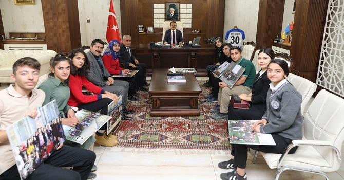 Öğrencilerden Vali Akbıyık'a Teşekkür Ziyareti