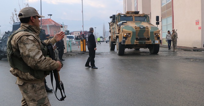 Hakkari'de yıldırım düştü: 2 asker şehit oldu